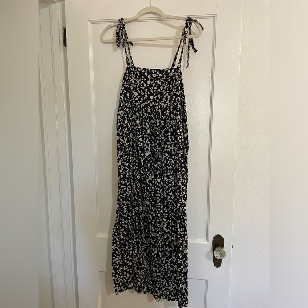 Old Navy Black and White Floral Dress